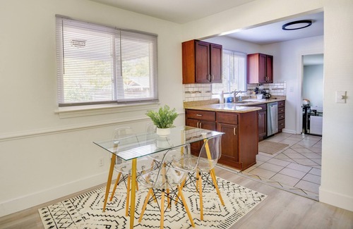 Norfolk - Virginia Beach Cabaña | Pet-friendly Norfolk Retreat ~ 7 Mi to Beach!