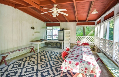 Norfolk - Virginia Beach Cabaña | Pet-friendly Norfolk Retreat ~ 7 Mi to Beach!