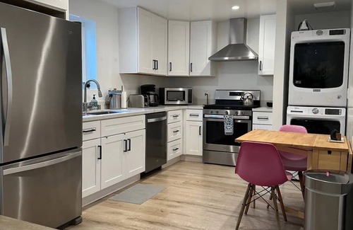 Longfellow Apartamento | Pet-Friendly North Oakland Sanctuary