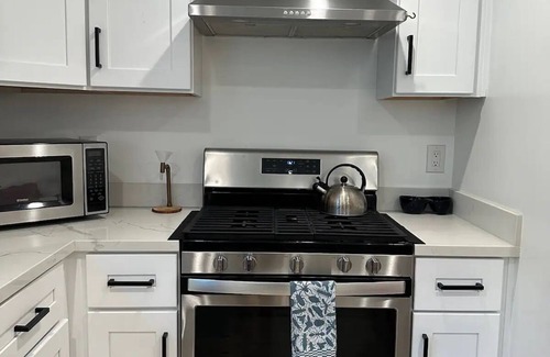 Longfellow Apartamento | Pet-Friendly North Oakland Sanctuary