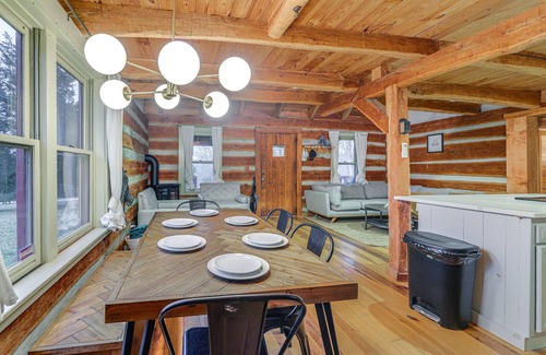 West Union Cabina | Pet-Friendly Ohio Cabin w/ Deck, Grill & Fire Pit!
