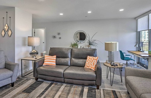 Downtown Omaha Apartamento | Pet-friendly Omaha Condo w/ Balcony & Views!