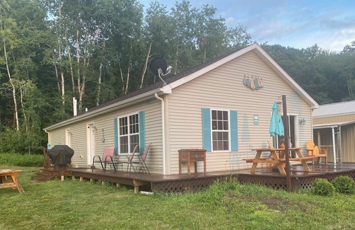 Mikado Casa | Pet friendly on 40 peaceful wooded acreas. Minutes from the beaches