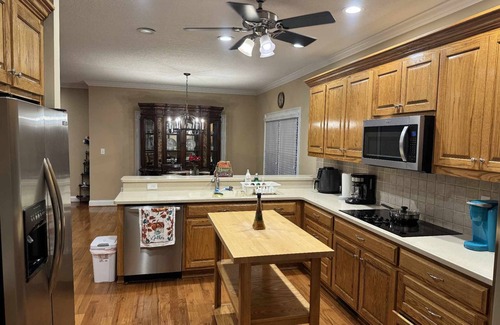 Cumming Casa | Pet Friendly on 5 Acres! 3 Master Suites Sleeps 14