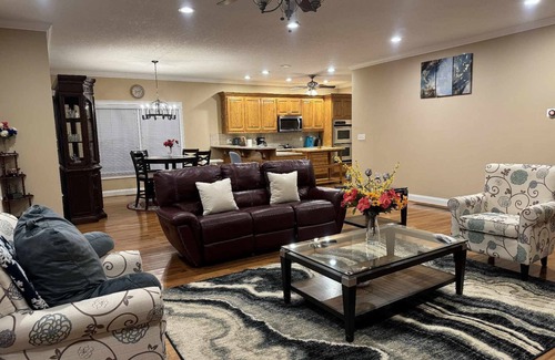 Cumming Casa | Pet Friendly on 5 Acres! 3 Master Suites Sleeps 14