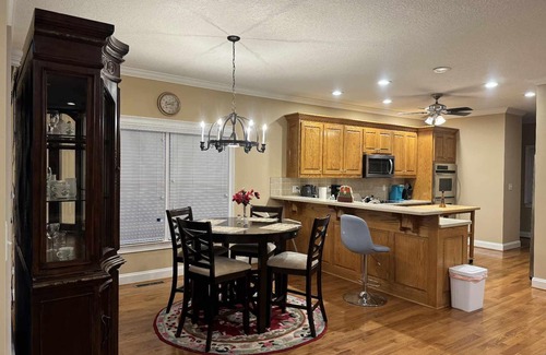 Cumming Casa | Pet Friendly on 5 Acres! 3 Master Suites Sleeps 14