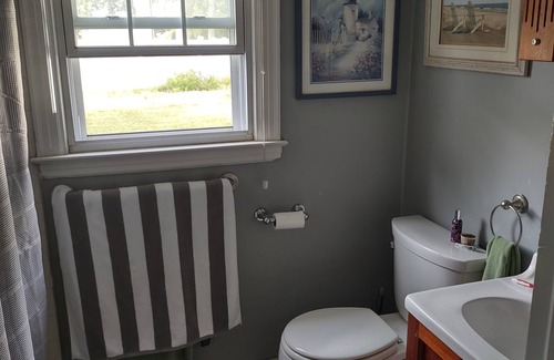 Clinton Casa | Pet Friendly One Bedroom House Clinton CT Minutes to Water Train and Downtown
