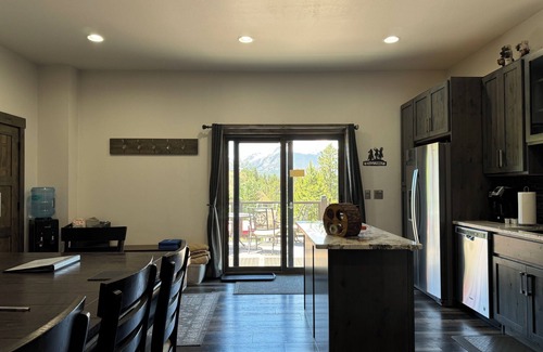 Dillon Casa | Pet Friendly Outdoor Enthusiast's Retreat. Walk to Lake Dillon!