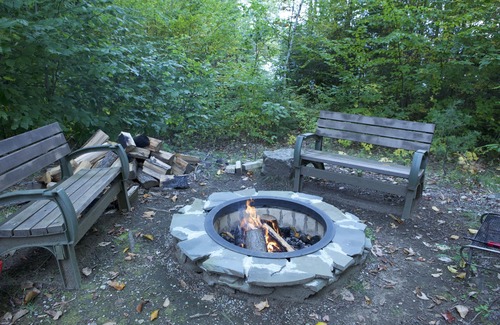 Purgatory Casa | Pet-Friendly, Peaceful 3-Bedroom Vacation Home on Cobboseecontee Lake