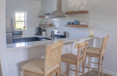 Lewes Condominio | Pet Friendly Pond view condo close to the beach and historic downtown Lewes