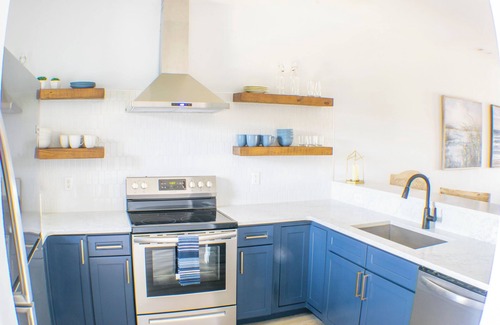 Lewes Condominio | Pet Friendly Pond view condo close to the beach and historic downtown Lewes