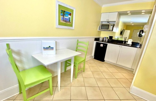 Atlantic Beach Hotel | Pet-friendly - Pool - 3 Blocks to Beach! Unit 303