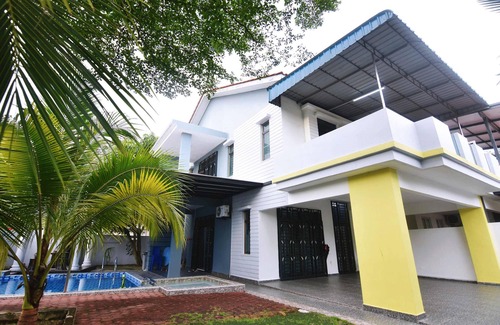 Tebrau Casa | Pet-Friendly Private Pool Retreat Home