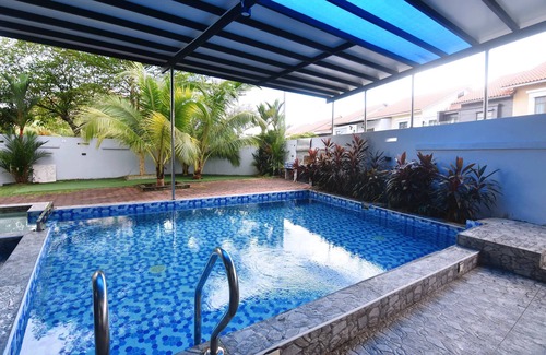 Tebrau Casa | Pet-Friendly Private Pool Retreat Home