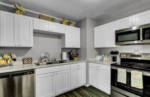 Goose Creek Casa | Pet friendly + Private yard: Close to Charleston