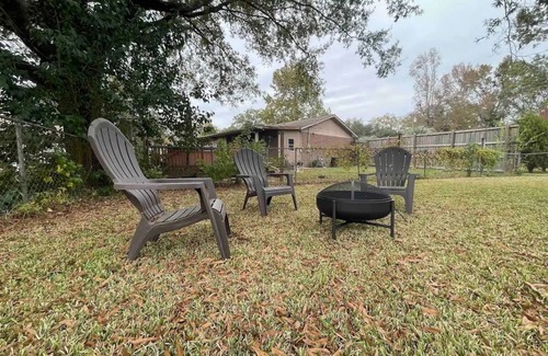 Goose Creek Casa | Pet friendly + Private yard: Close to Charleston