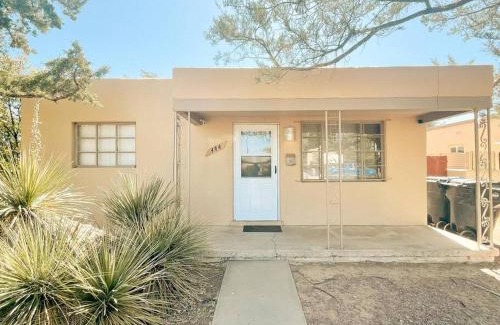 Highland Business Villa | Pet Friendly! Private Casita in Nob Hill