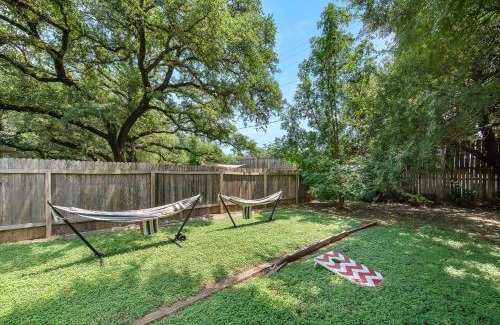 Milwood Casa | Pet Friendly - Q2 & Domain - King Bed, Pool Table