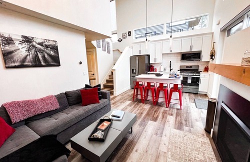 Whitefish Casa | Pet Friendly, Red Poppy at the Quarry, Amazing 2 Bed/2 Bath, Hot Tub, Sleeps 7!