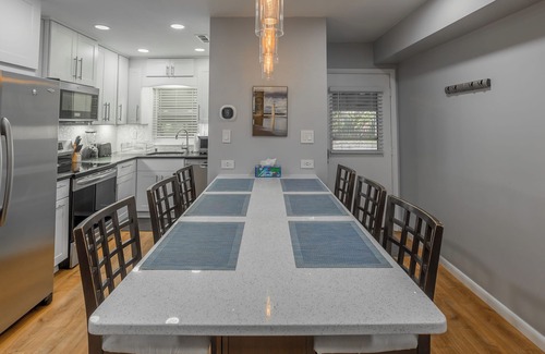Country Club Estates Condominio | Affordable Family Vacation 2BR Sleeps 6 Downtown Rehoboth Beach Townhome!