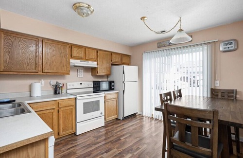 Indianapolis Condominio | Pet Friendly Retreat near Indianapolis