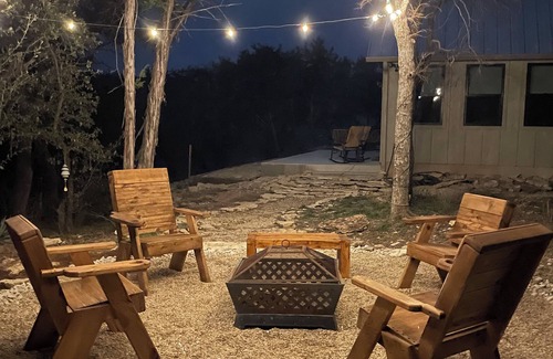 Granbury Casa | Pet-friendly retreat in Granbury with loft, fire pit, and boat launch 2 mi away.