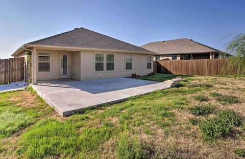 Collin County Casa | Pet-Friendly Retreat Near Lavon Lake w/ Yard!