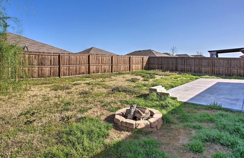 Collin County Casa | Pet-Friendly Retreat Near Lavon Lake w/ Yard!