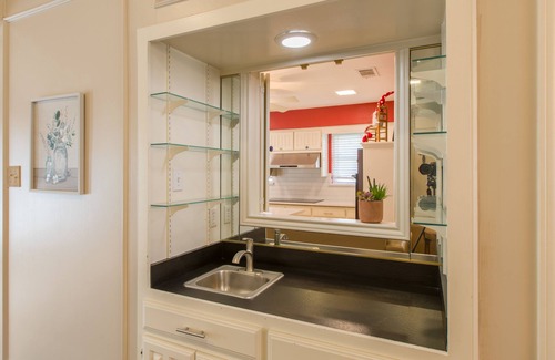 Richardson Casa | Pet-Friendly Richardson Retreat with Heated Pool