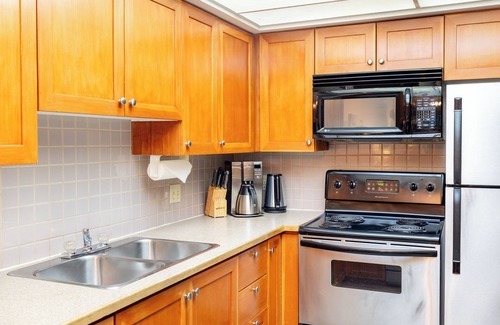 Upper Village Apartamento | Pet-Friendly Rooftop Hot Tub 15 Min Walk to Centre Free Parking & Shuttle