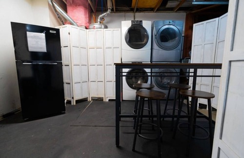 Ontario Casa | Pet-Friendly Room Near Airport with Free Parking