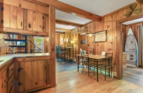 Greentown Cabina | Pet Friendly Rustic Cabin at Lake Wallenpaupack w. Pool Access+Rentable BoatSlip