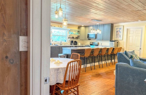 St. George Island Casa | Pet Friendly Sleeps 9 Golf Cart Hot Tub - Weekly Discounts