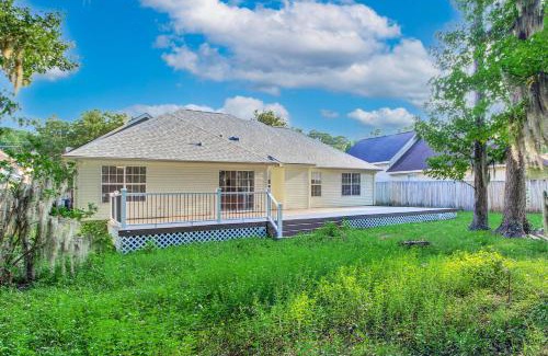 Savannah Casa | Pet-Friendly Savannah Home with Cozy Fireplace!