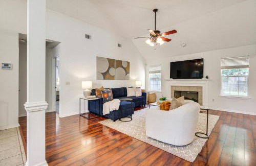 Savannah Casa | Pet-Friendly Savannah Home with Cozy Fireplace!