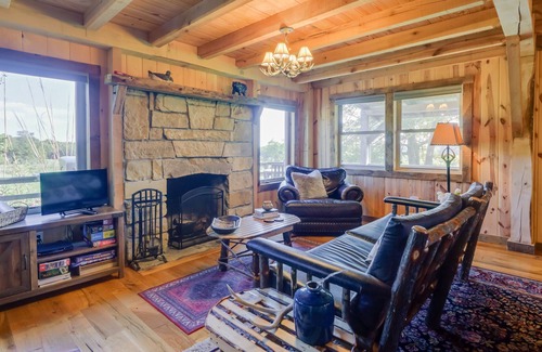 Seaman Cabina | Pet Friendly Seaman Vacation Rental w/ Fire Pit!