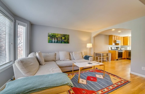 Licton Springs Casa | Pet-Friendly Seattle Townhome < 1 Mile to Lake!