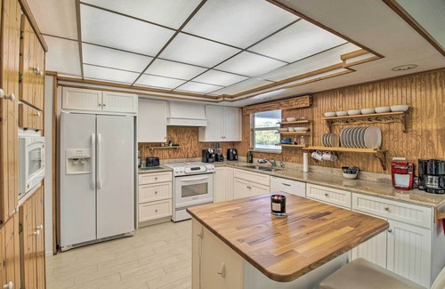 Sebastian Highlands Cabaña | Pet-friendly Sebastian Home on Lake; Golf Nearby