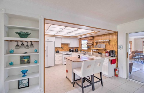 Sebastian Highlands Cabaña | Pet-friendly Sebastian Home on Lake; Golf Nearby