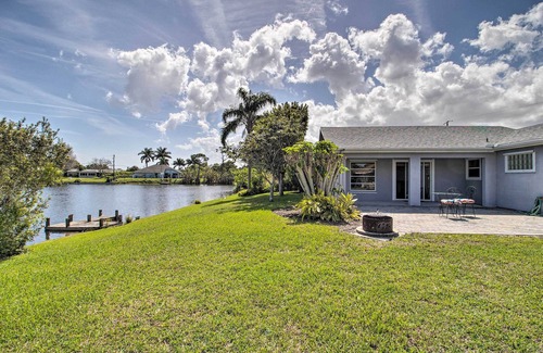 Sebastian Highlands Cabaña | Pet-friendly Sebastian Home on Lake; Golf Nearby