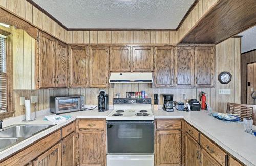 Holden Beach Casa | Pet-Friendly Second Row House Steps to Beach!