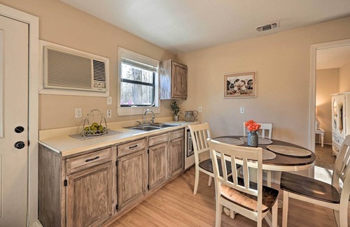 Broken Bow Cabaña | Pet-Friendly 'Shady Oaks' Broken Bow Gem w/ Patio!