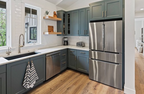 Dover Bay Casa | Pet Friendly, Sleeps 10 People, Private Hot Tub, High Speed WiFi & AC