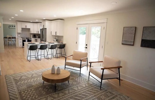 Matthews Casa | PET FRIENDLY - Southern Cape Cod Home