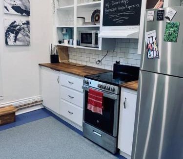 North End Apartamento | Pet-Friendly Space #3 at Doggy Digs, King Bed and Office