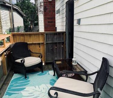 North End Apartamento | Pet-Friendly Space #3 at Doggy Digs, King Bed and Office