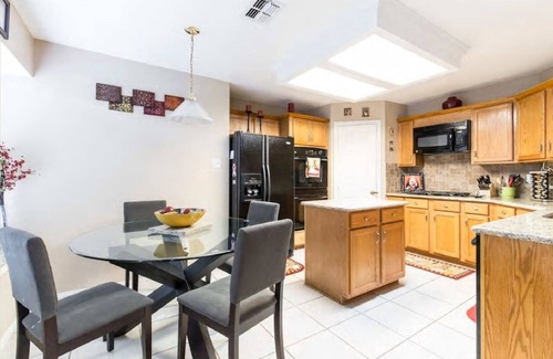 Euless Casa | Acogedor minutos 3BR Inicio de DFW w / Wifi y Cable