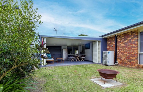 Tomakin Casa | Pet-Friendly Spacious Home by the Beach