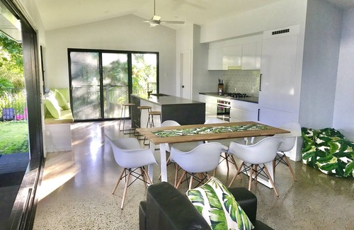 Wongaling Beach Casa | Pet friendly stay for couples close to the beach
