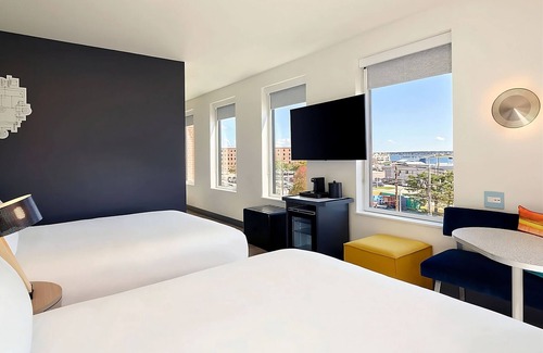 Portland Hotel | Pet-Friendly Stay | 2 Units | Close to Victoria Mansion & Lighthouse!